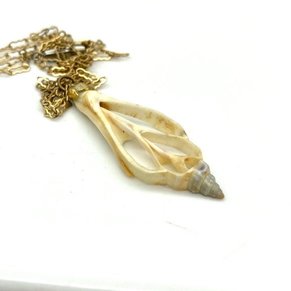 Vintage Seashell Slice Pendant Necklace, Genuine Shell with Interesting Pattern - Picture 2 of 4